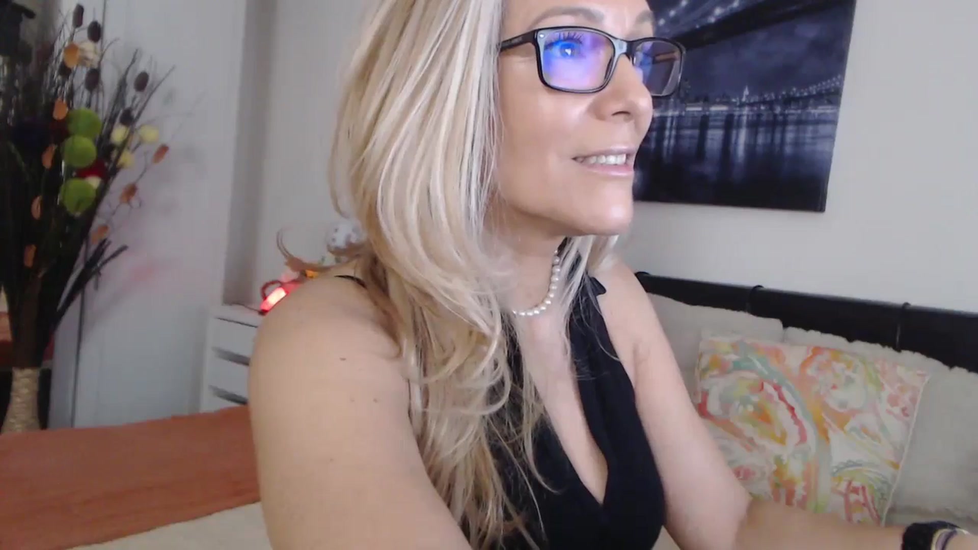 Gallery image thumbnail from Reeya71's myfreecams stream on, 11/26/2024, 07:12 image 10 of 20