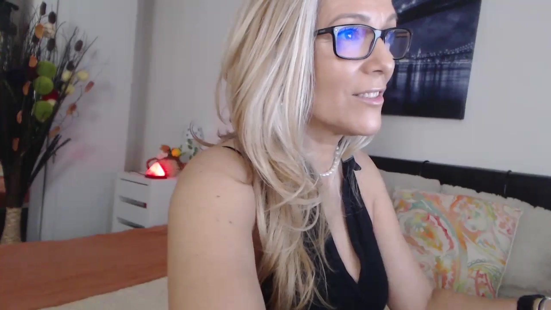 Gallery image thumbnail from Reeya71's myfreecams stream on, 11/26/2024, 07:12 image 18 of 20