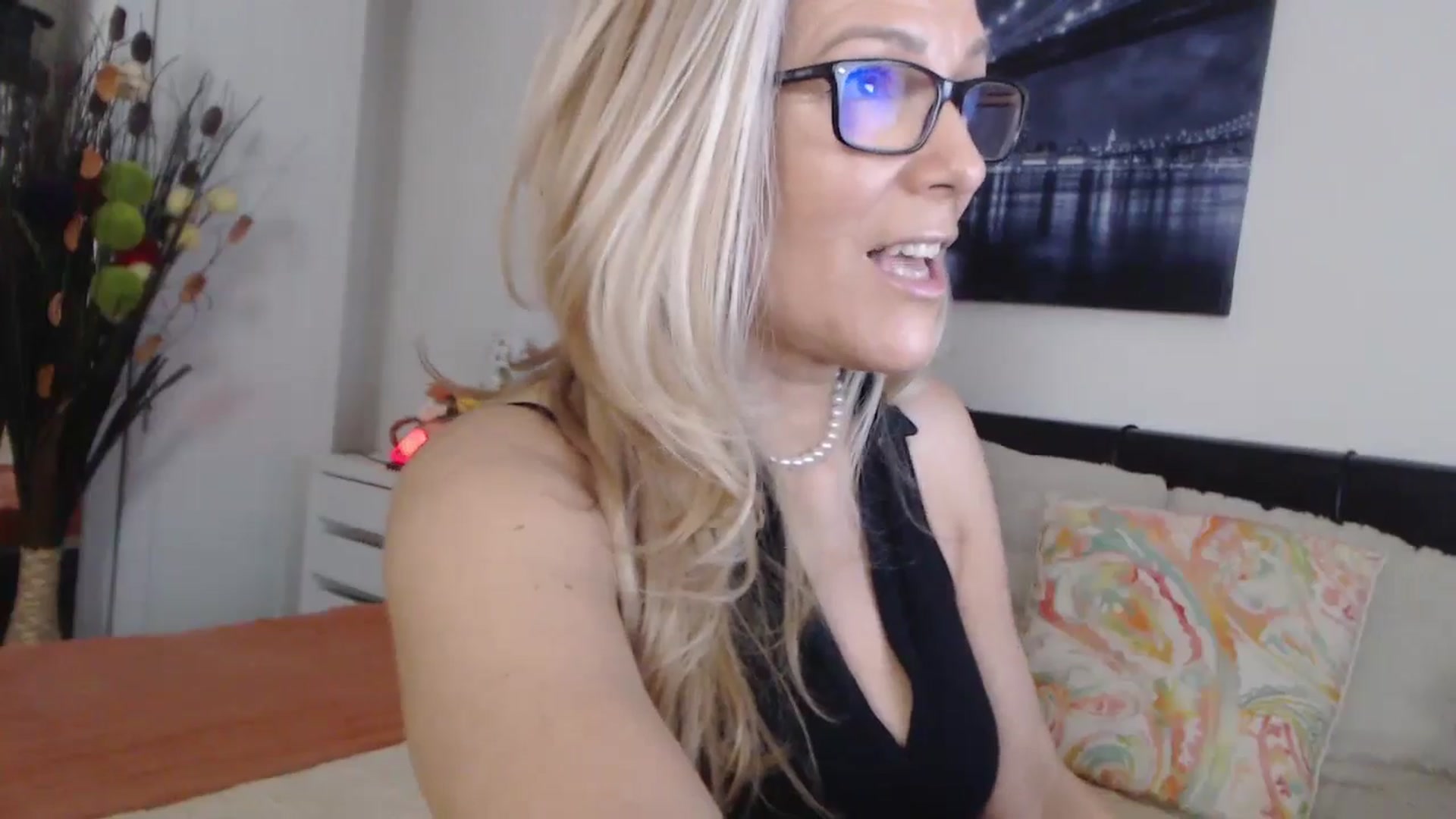 Gallery image thumbnail from Reeya71's myfreecams stream on, 11/26/2024, 07:12 image 11 of 20