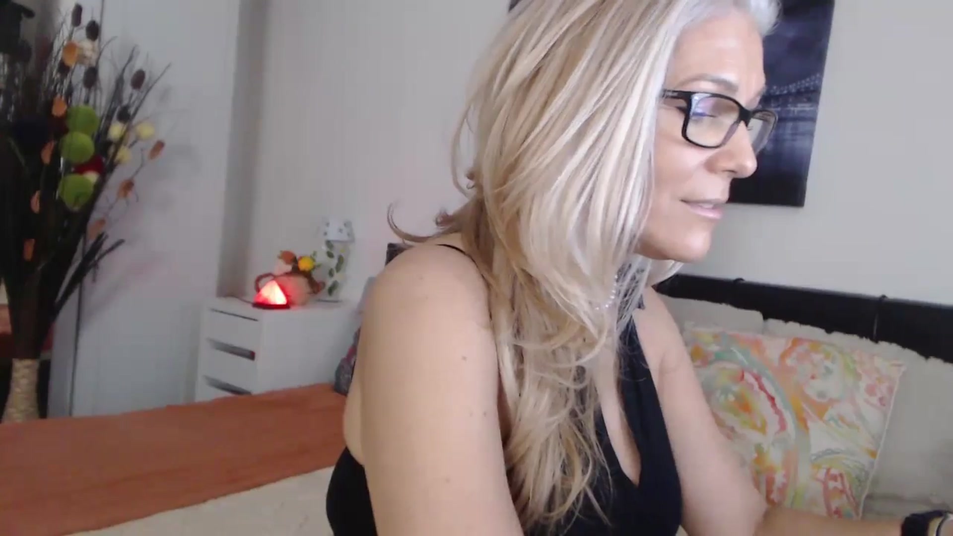 Gallery image thumbnail from Reeya71's myfreecams stream on, 11/26/2024, 07:12 image 13 of 20