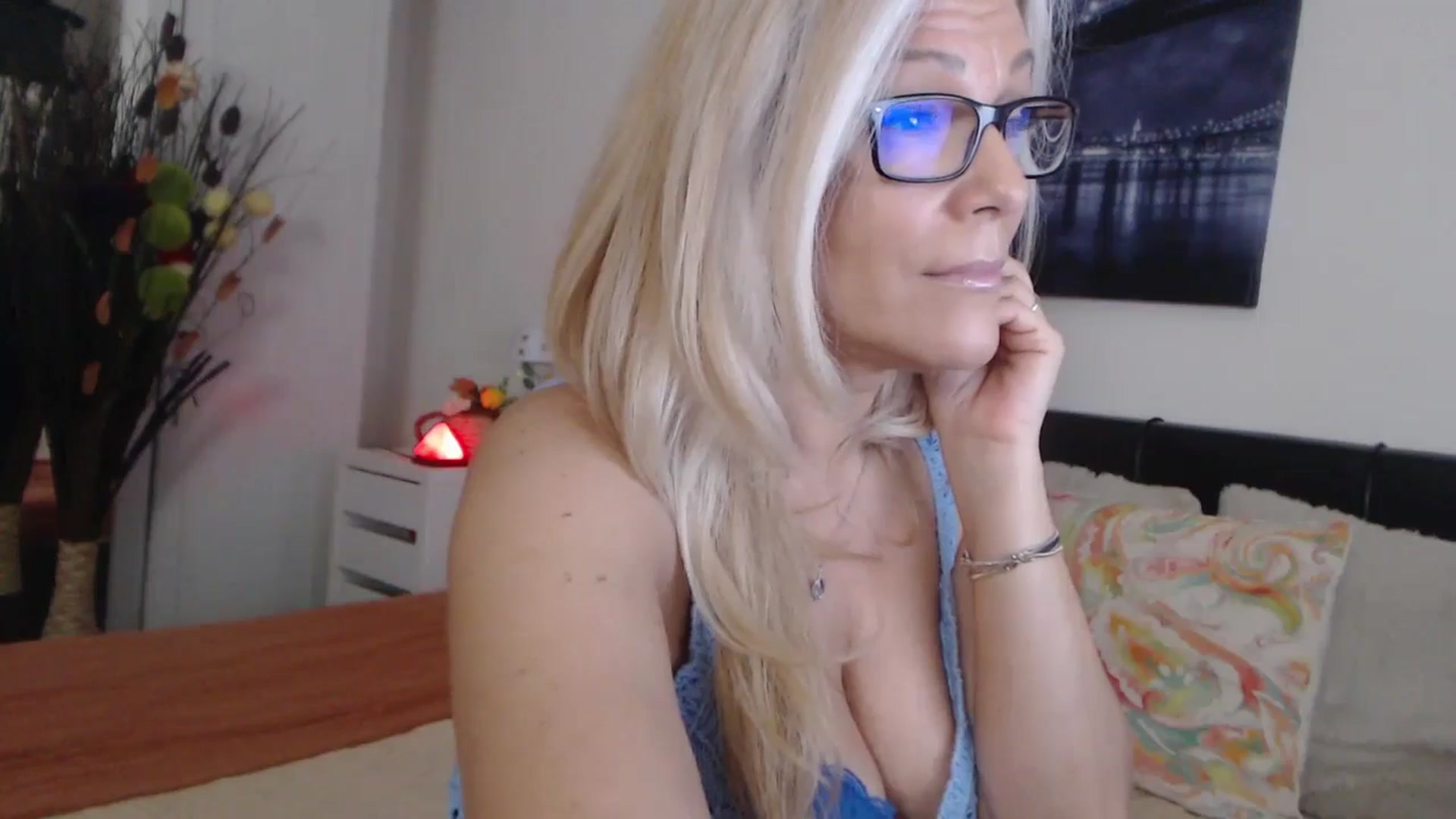 Gallery image thumbnail from Reeya71's myfreecams stream on, 11/29/2024, 08:16 image 10 of 20