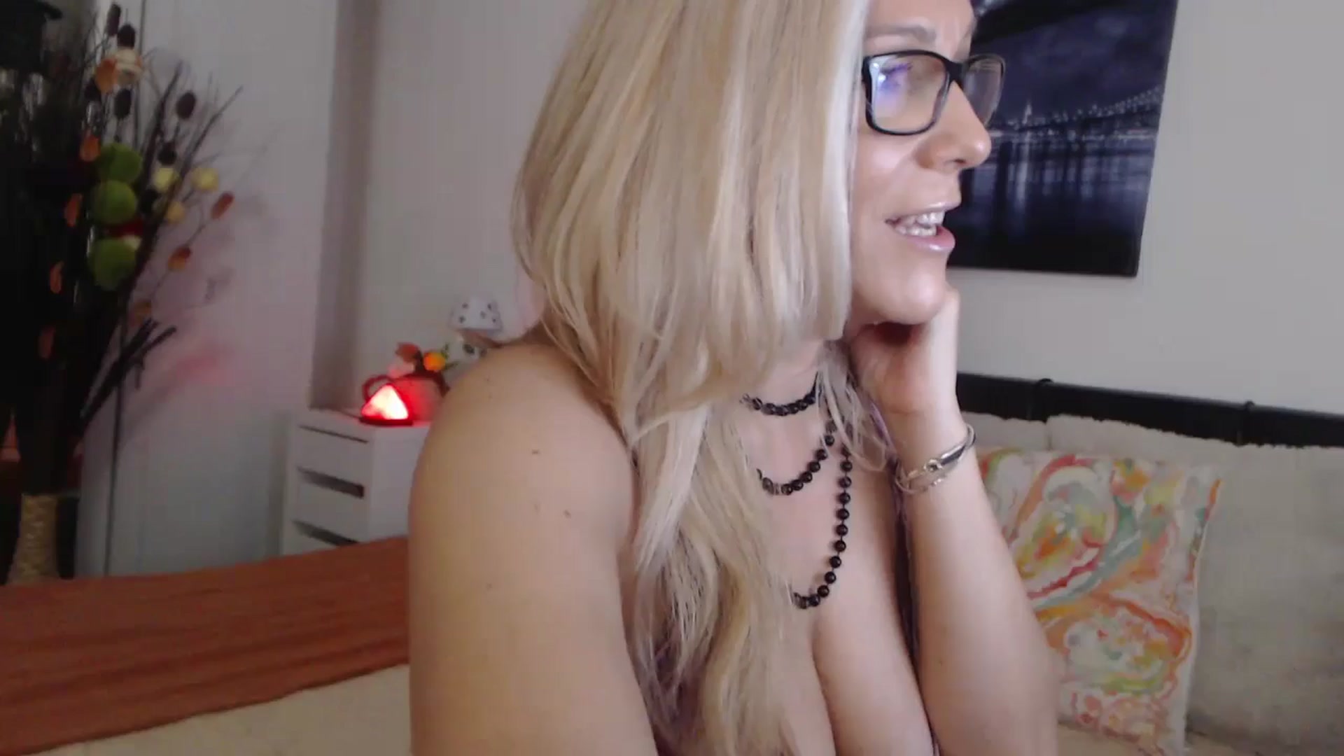 Gallery image thumbnail from Reeya71's myfreecams stream on, 11/30/2024, 03:39 image 18 of 20