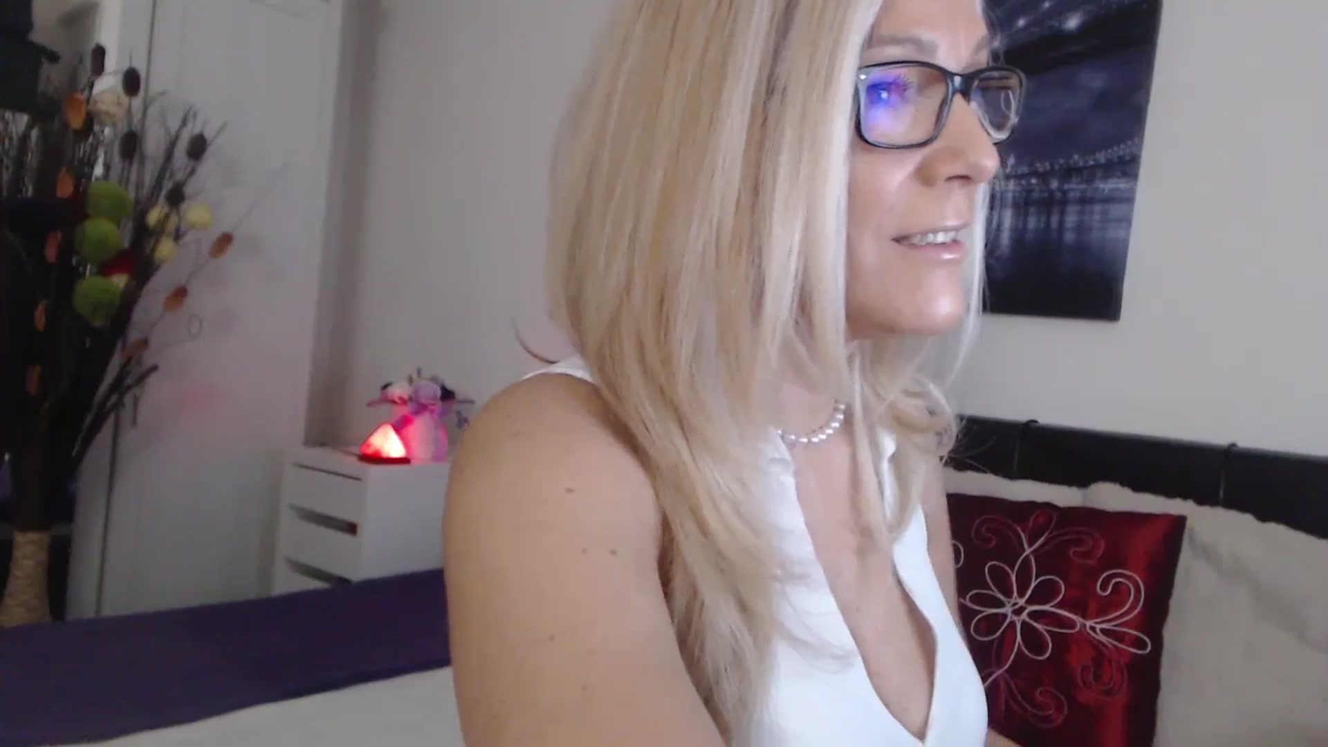 Gallery image thumbnail from Reeya71's myfreecams stream on, 12/03/2024, 02:27 image 4 of 20