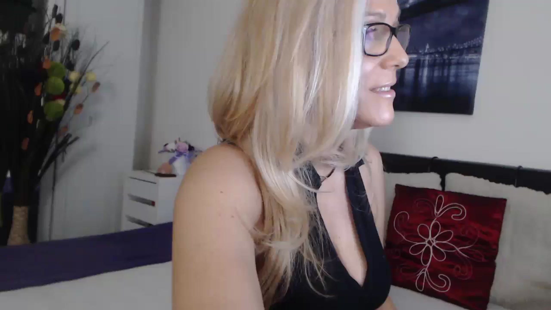 Gallery image thumbnail from Reeya71's myfreecams stream on, 12/06/2024, 04:21 image 11 of 20
