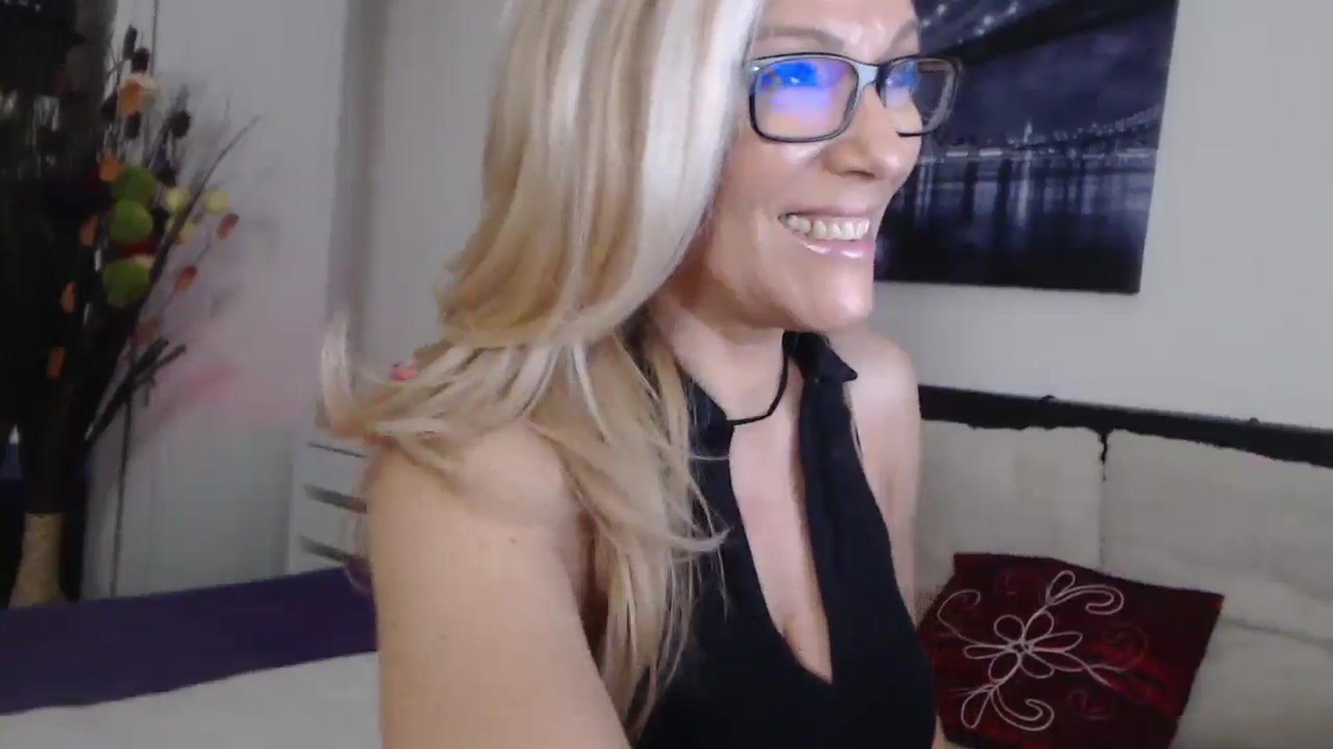 Gallery image thumbnail from Reeya71's myfreecams stream on, 12/06/2024, 05:52 image 20 of 20