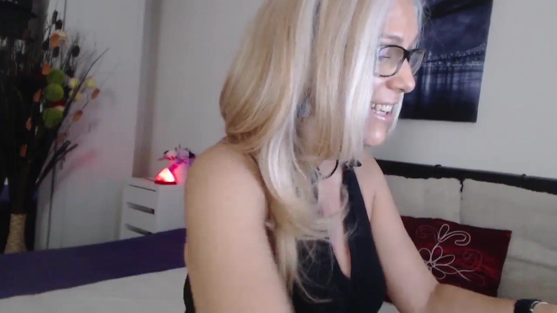 Gallery image thumbnail from Reeya71's myfreecams stream on, 12/06/2024, 05:52 image 14 of 20