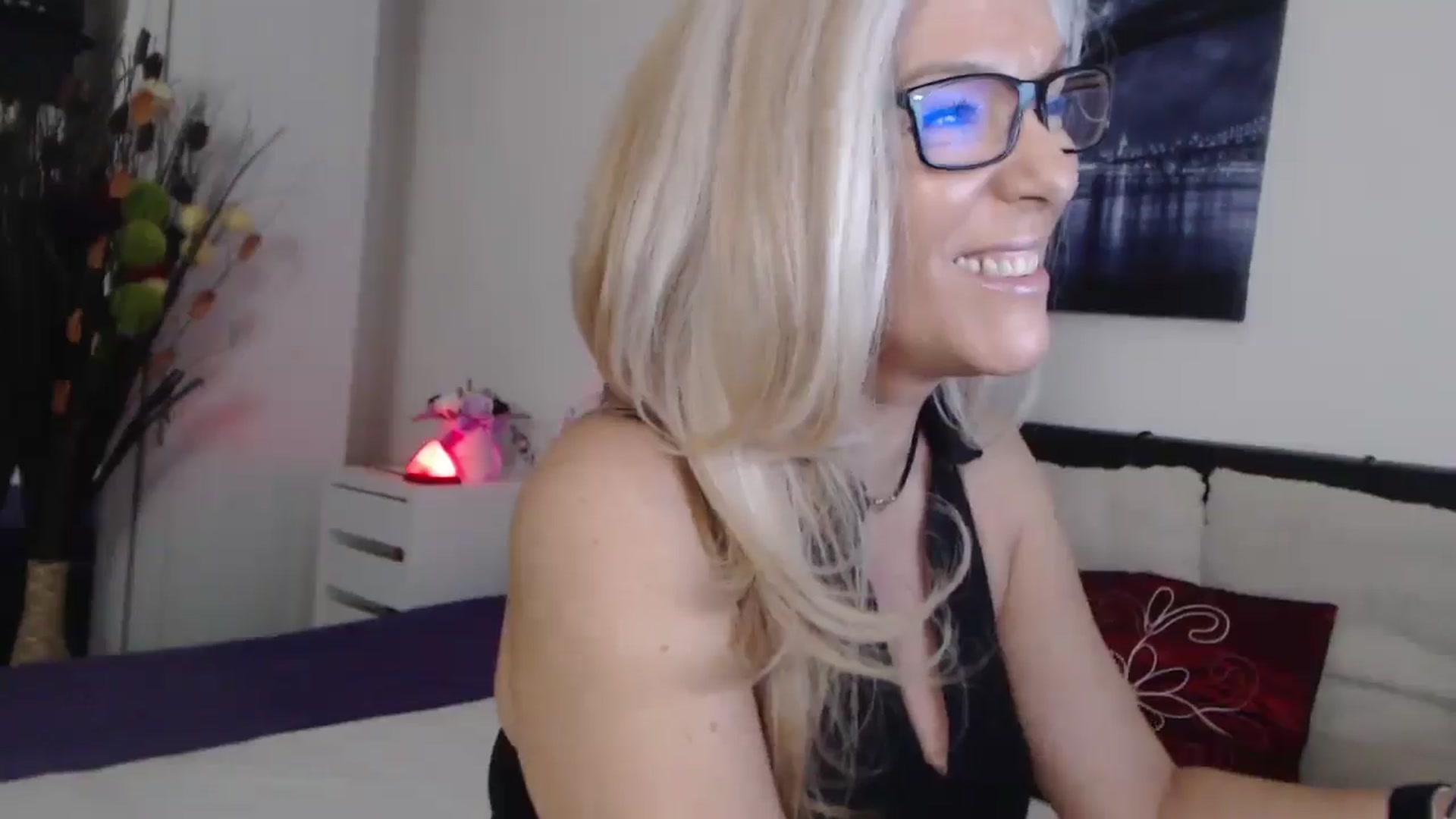 Gallery image thumbnail from Reeya71's myfreecams stream on, 12/06/2024, 05:52 image 16 of 20
