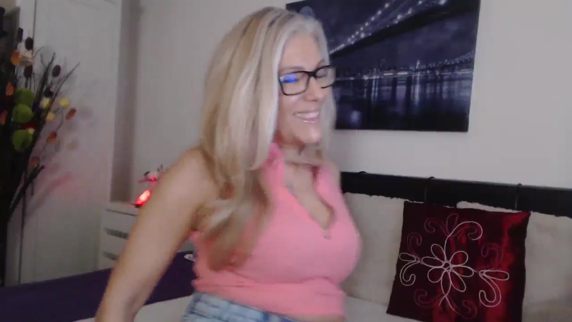 Gallery image thumbnail from Reeya71's myfreecams stream on, 12/10/2024, 03:57 image 7 of 20
