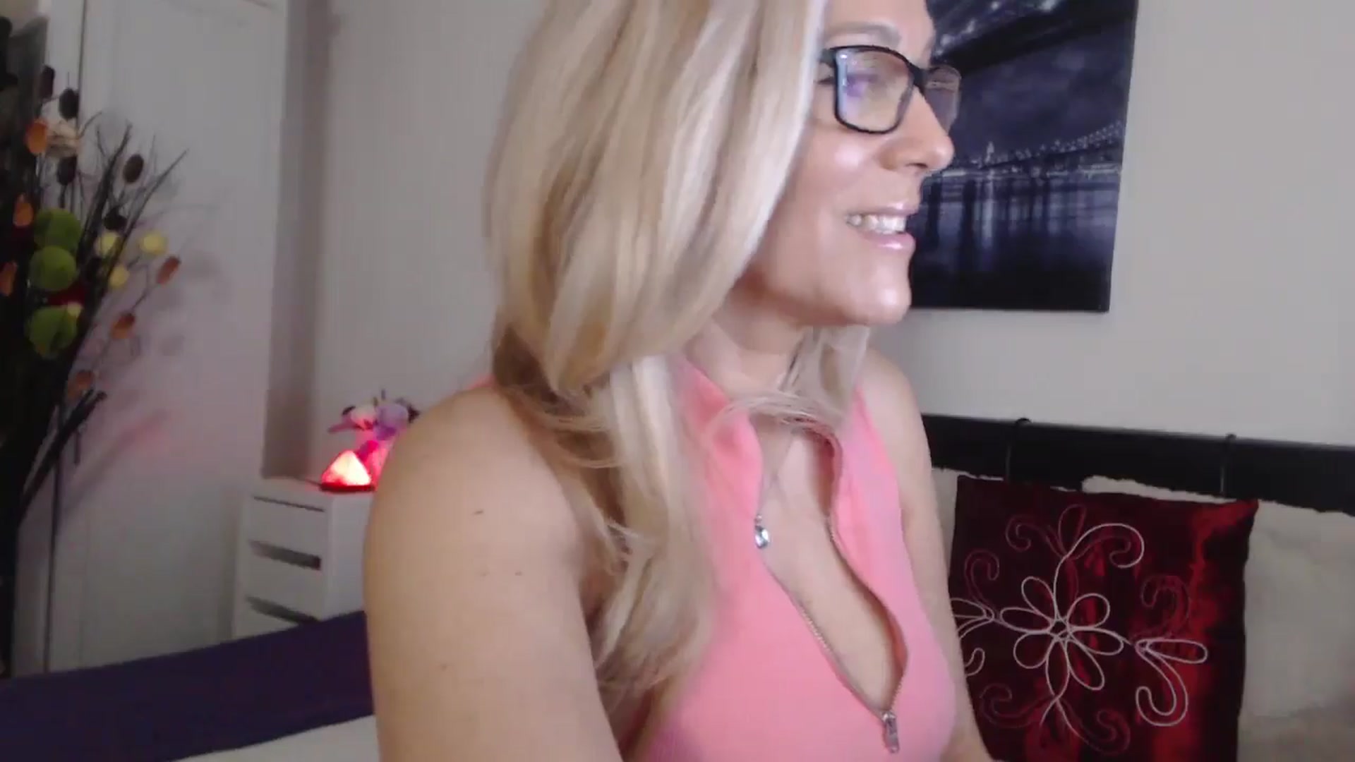 Gallery image thumbnail from Reeya71's myfreecams stream on, 12/10/2024, 03:57 image 9 of 20