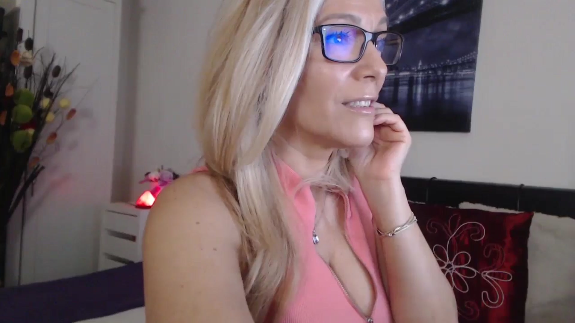 Gallery image thumbnail from Reeya71's myfreecams stream on, 12/10/2024, 03:57 image 13 of 20
