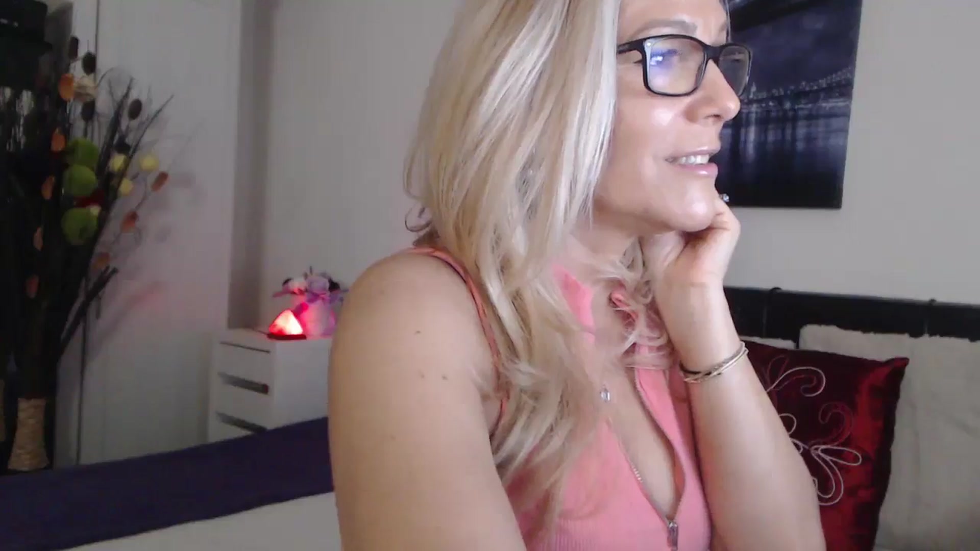 Gallery image thumbnail from Reeya71's myfreecams stream on, 12/10/2024, 05:30 image 4 of 20