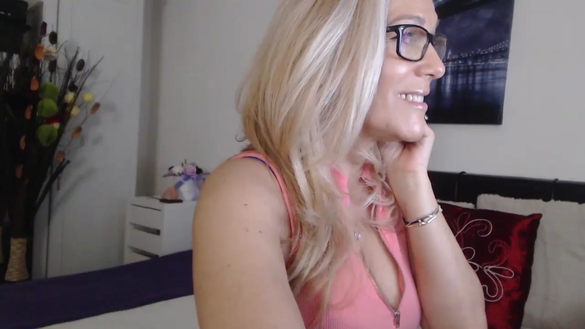 Gallery image thumbnail from Reeya71's myfreecams stream on, 12/10/2024, 05:30 image 6 of 20