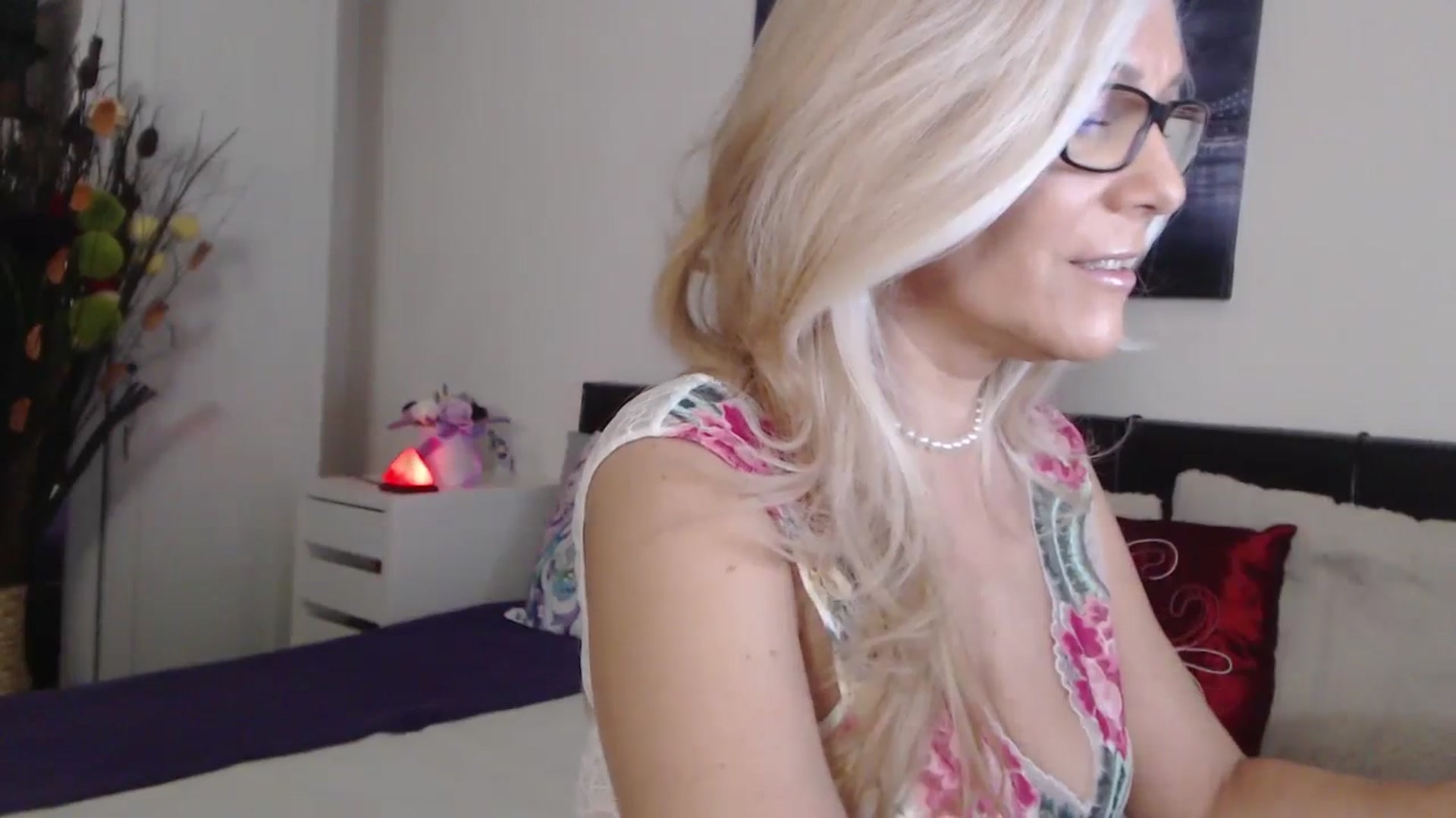 Gallery image thumbnail from Reeya71's myfreecams stream on, 12/11/2024, 24:00 image 18 of 20