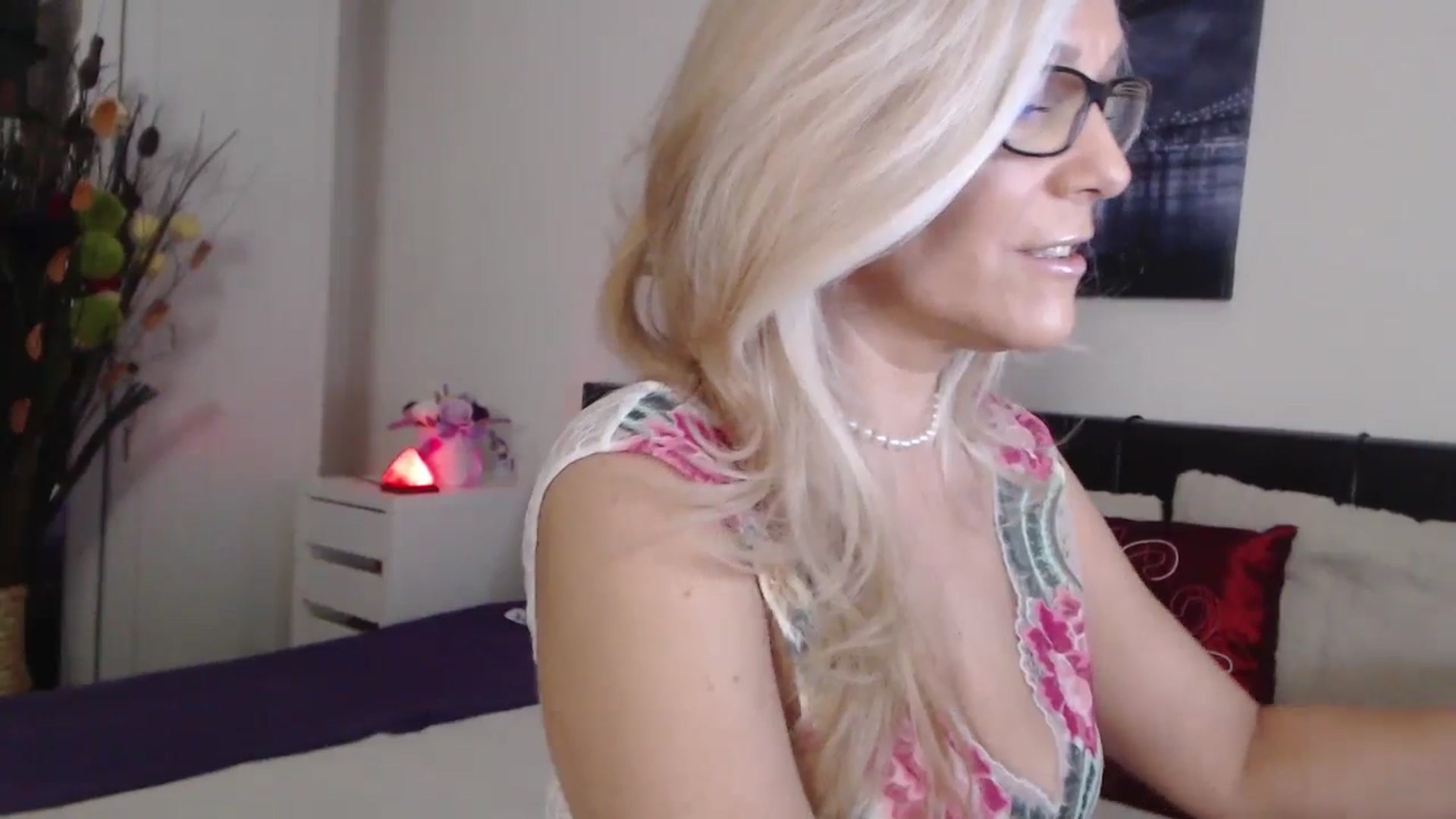 Gallery image thumbnail from Reeya71's myfreecams stream on, 12/11/2024, 24:00 image 19 of 20