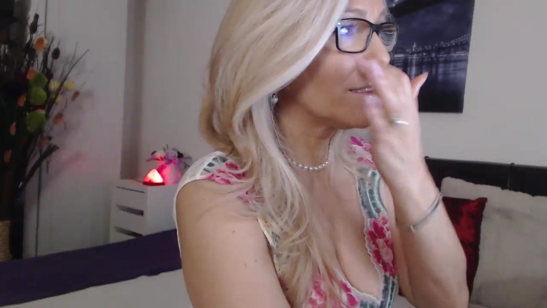 Gallery image thumbnail from Reeya71's myfreecams stream on, 12/11/2024, 24:00 image 16 of 20