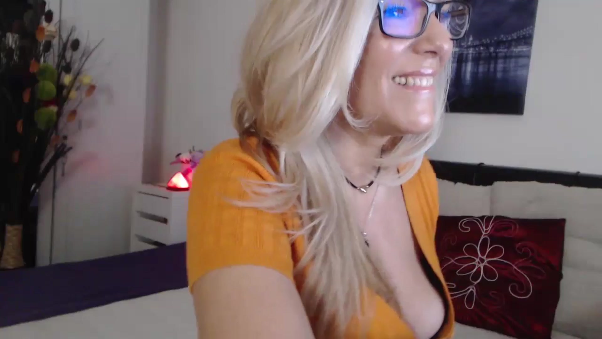 Gallery image thumbnail from Reeya71's myfreecams stream on, 12/13/2024, 03:46 image 6 of 20