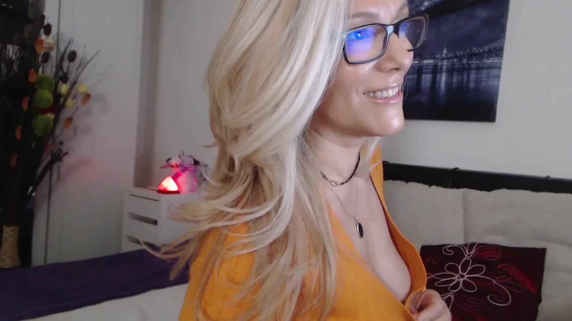 Gallery image thumbnail from Reeya71's myfreecams stream on, 12/13/2024, 03:46 image 16 of 20