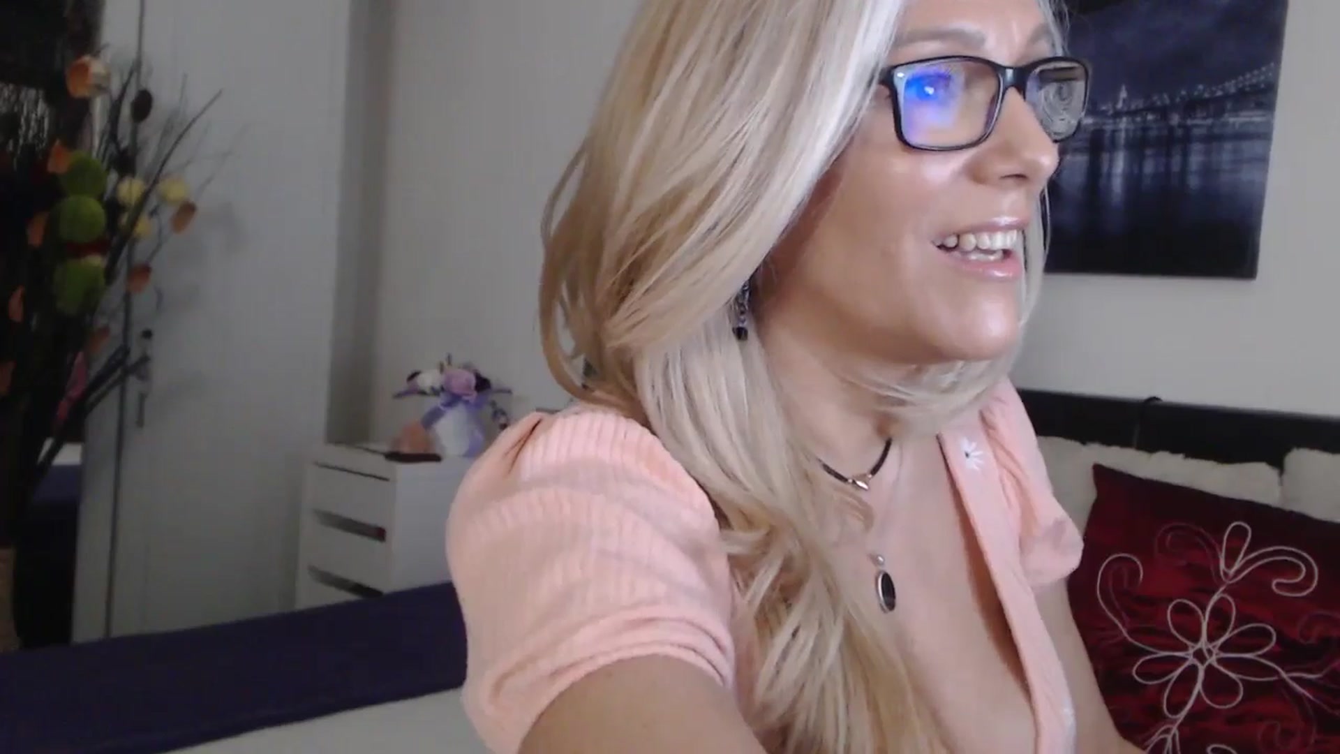 Gallery image thumbnail from Reeya71's myfreecams stream on, 12/13/2024, 06:32 image 4 of 20