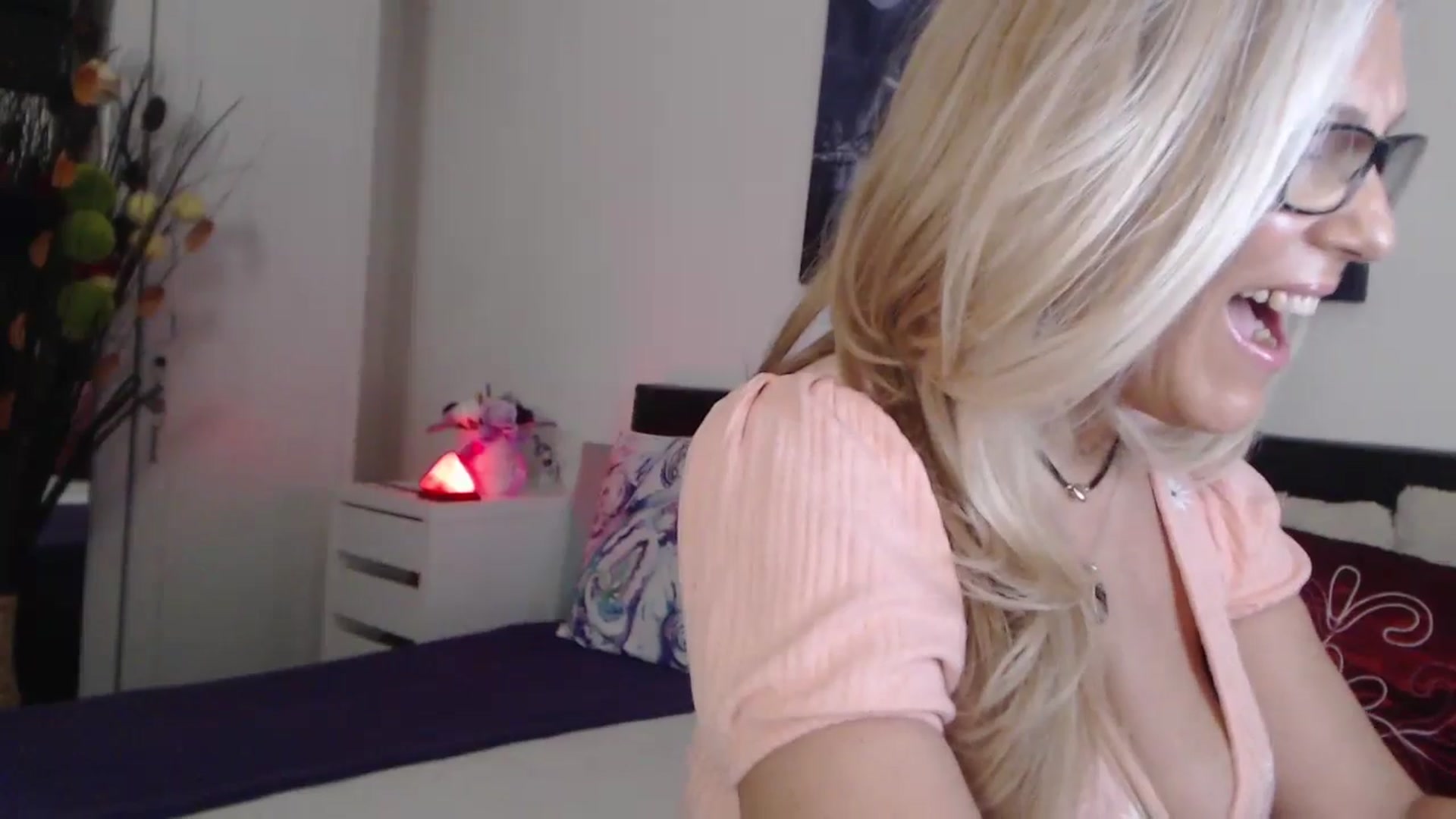 Gallery image thumbnail from Reeya71's myfreecams stream on, 12/13/2024, 06:32 image 6 of 20