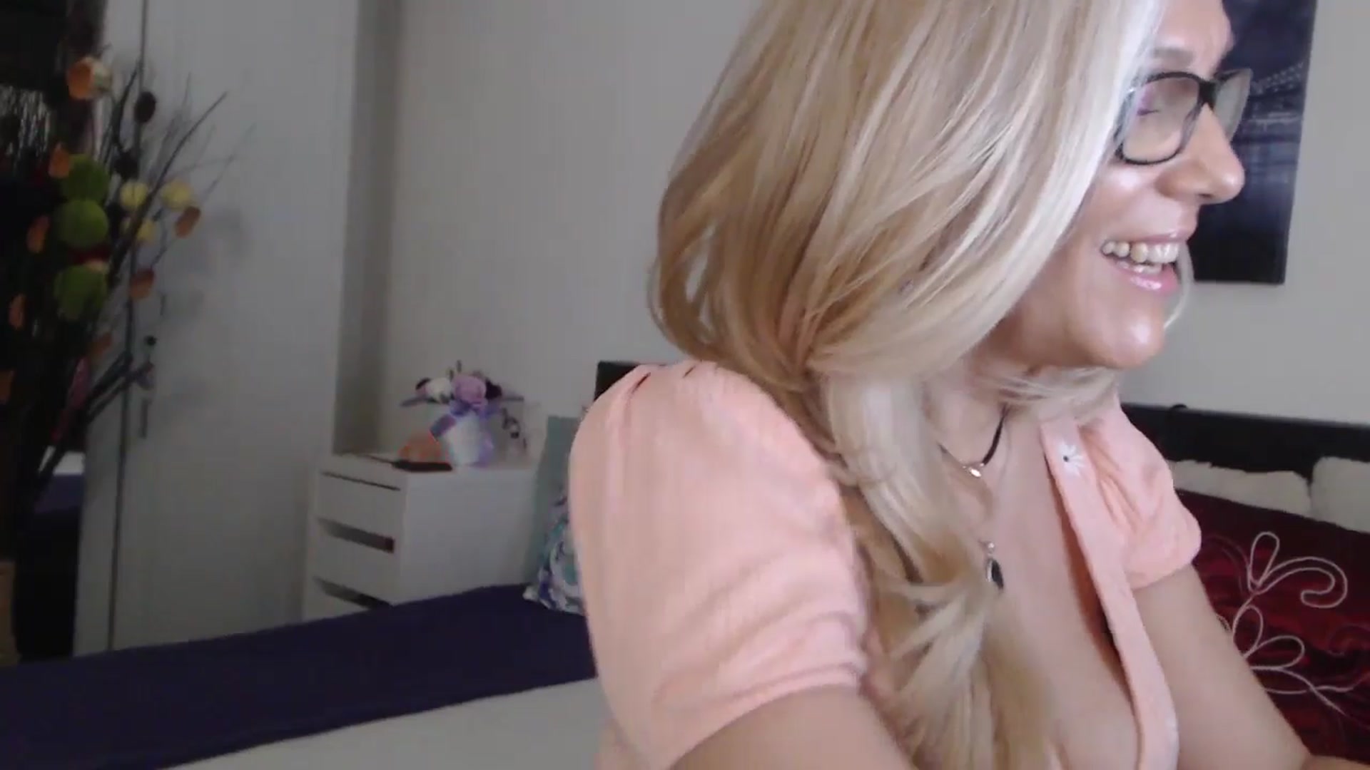 Gallery image thumbnail from Reeya71's myfreecams stream on, 12/13/2024, 06:32 image 2 of 20