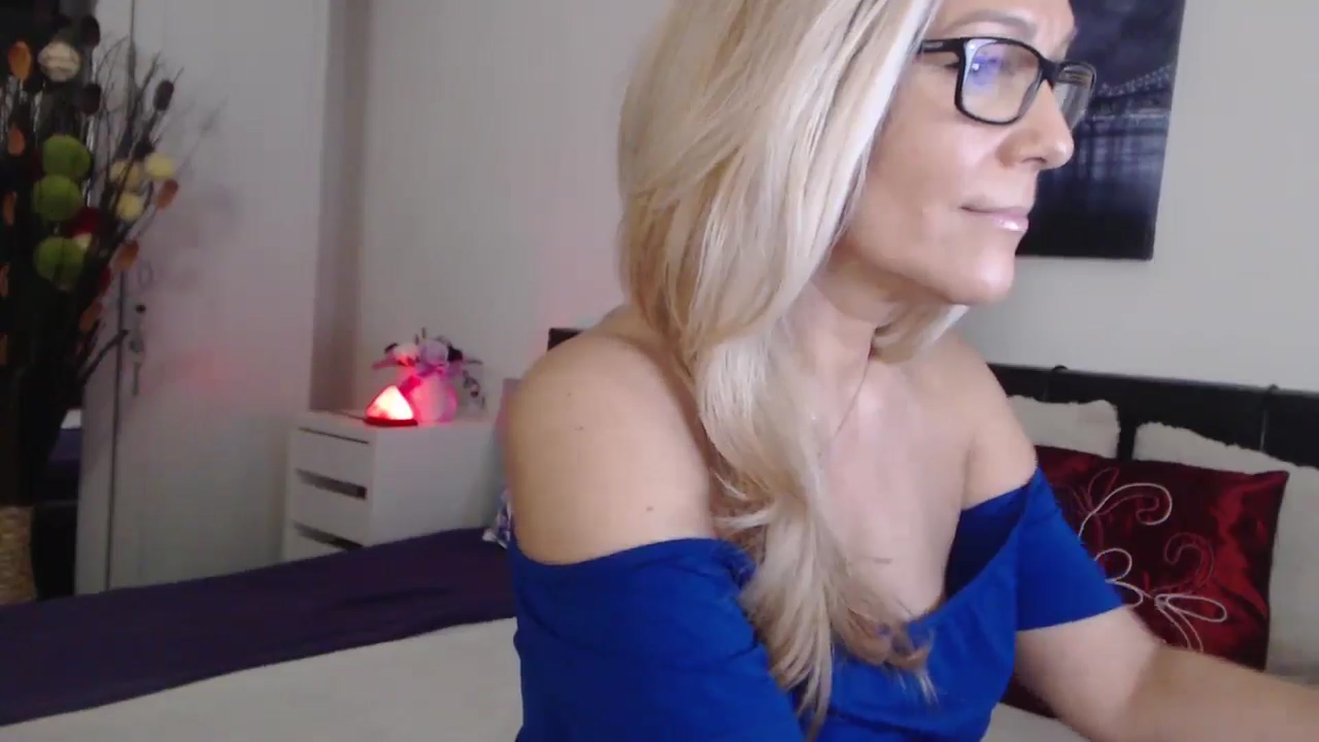 Gallery image thumbnail from Reeya71's myfreecams stream on, 12/14/2024, 01:50 image 7 of 20