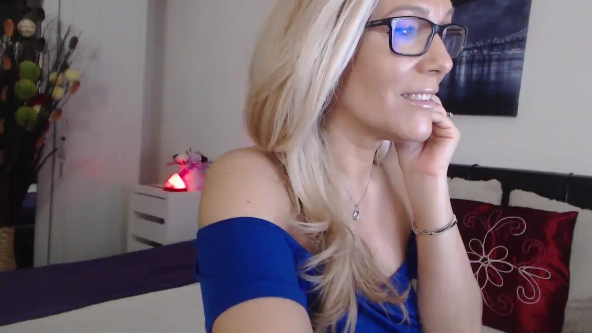 Gallery image thumbnail from Reeya71's myfreecams stream on, 12/14/2024, 01:50 image 2 of 20