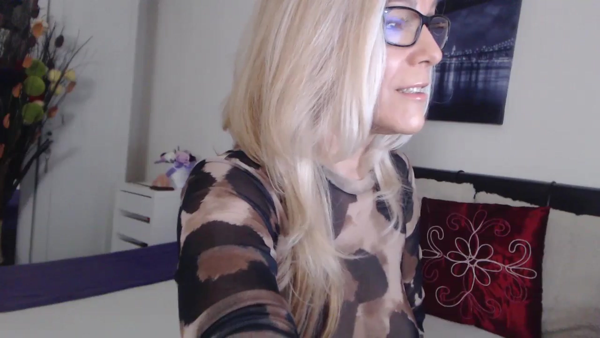 Gallery image thumbnail from Reeya71's myfreecams stream on, 12/17/2024, 01:21 image 8 of 20