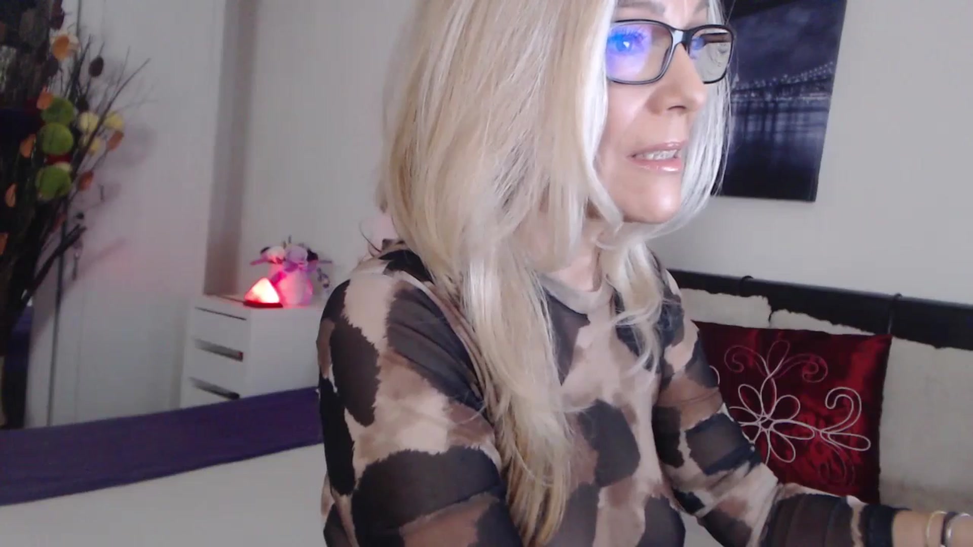 Gallery image thumbnail from Reeya71's myfreecams stream on, 12/17/2024, 01:21 image 6 of 20