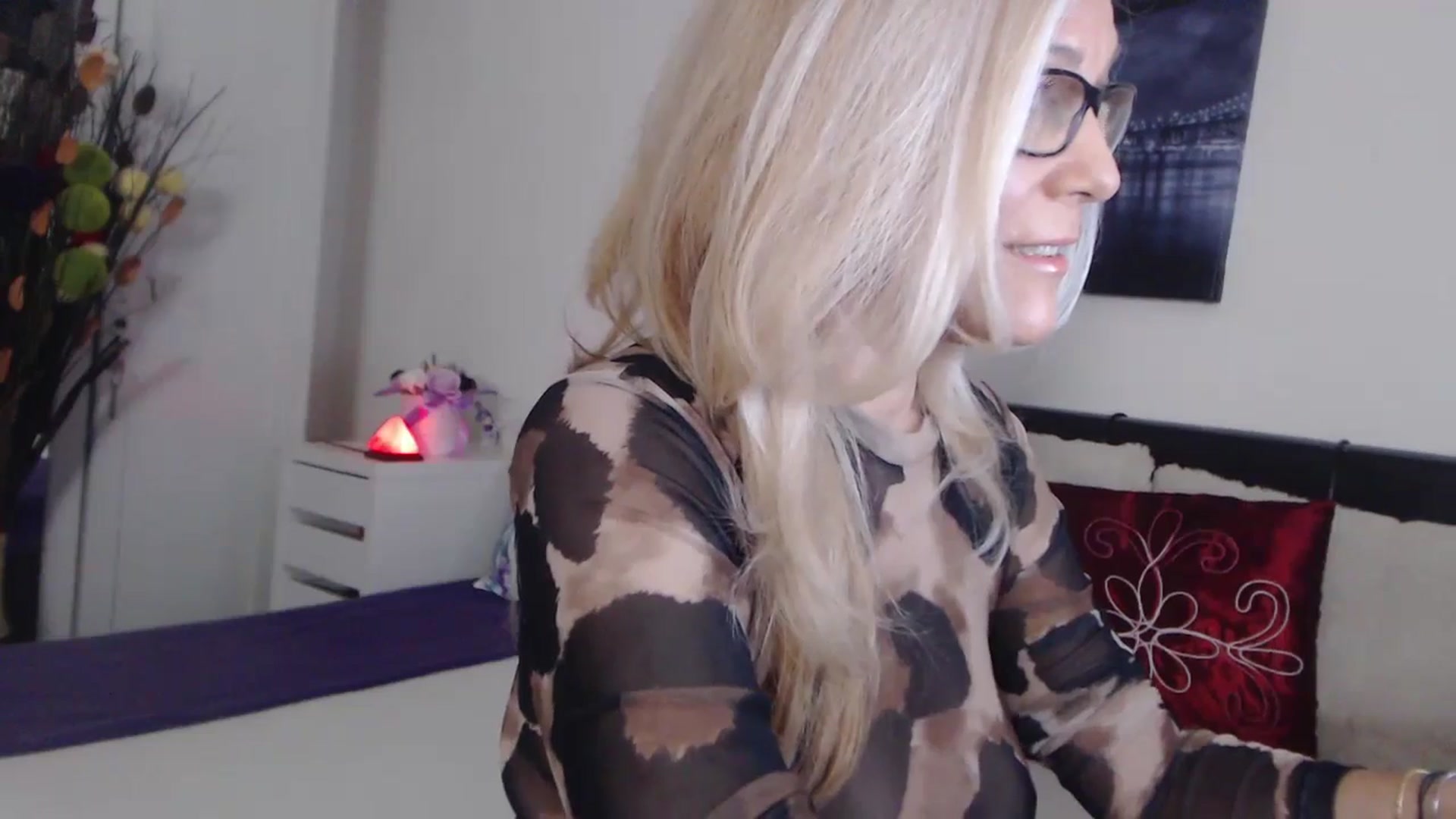 Gallery image thumbnail from Reeya71's myfreecams stream on, 12/17/2024, 01:21 image 3 of 20