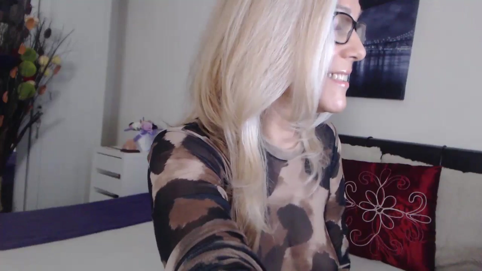 Gallery image thumbnail from Reeya71's myfreecams stream on, 12/17/2024, 01:21 image 12 of 20