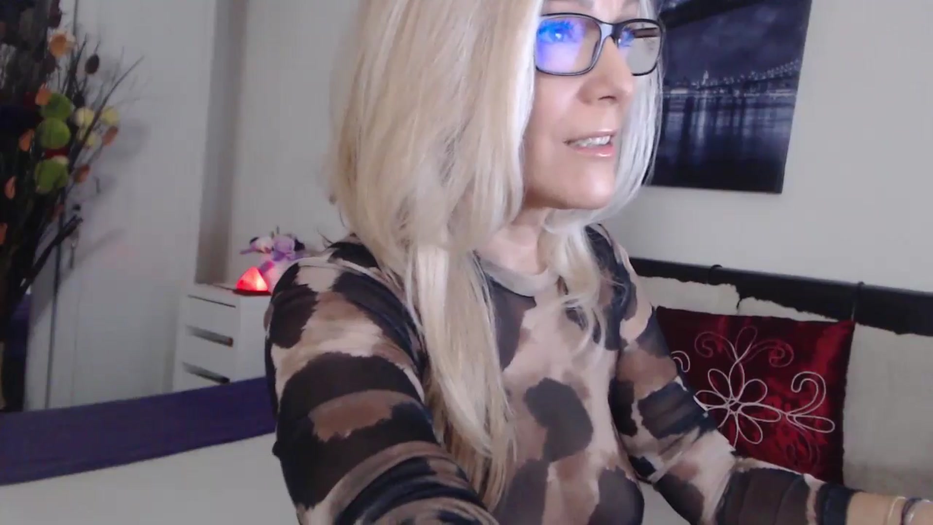 Gallery image thumbnail from Reeya71's myfreecams stream on, 12/17/2024, 01:21 image 5 of 20