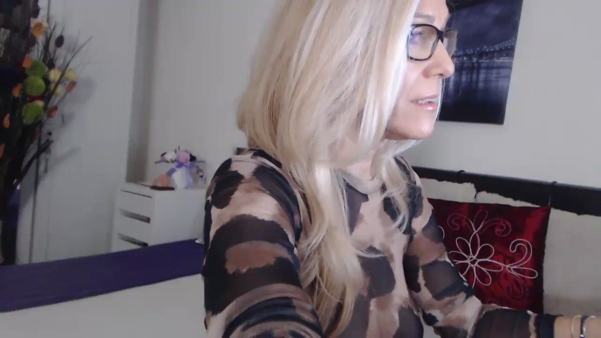Gallery image thumbnail from Reeya71's myfreecams stream on, 12/17/2024, 01:21 image 7 of 20