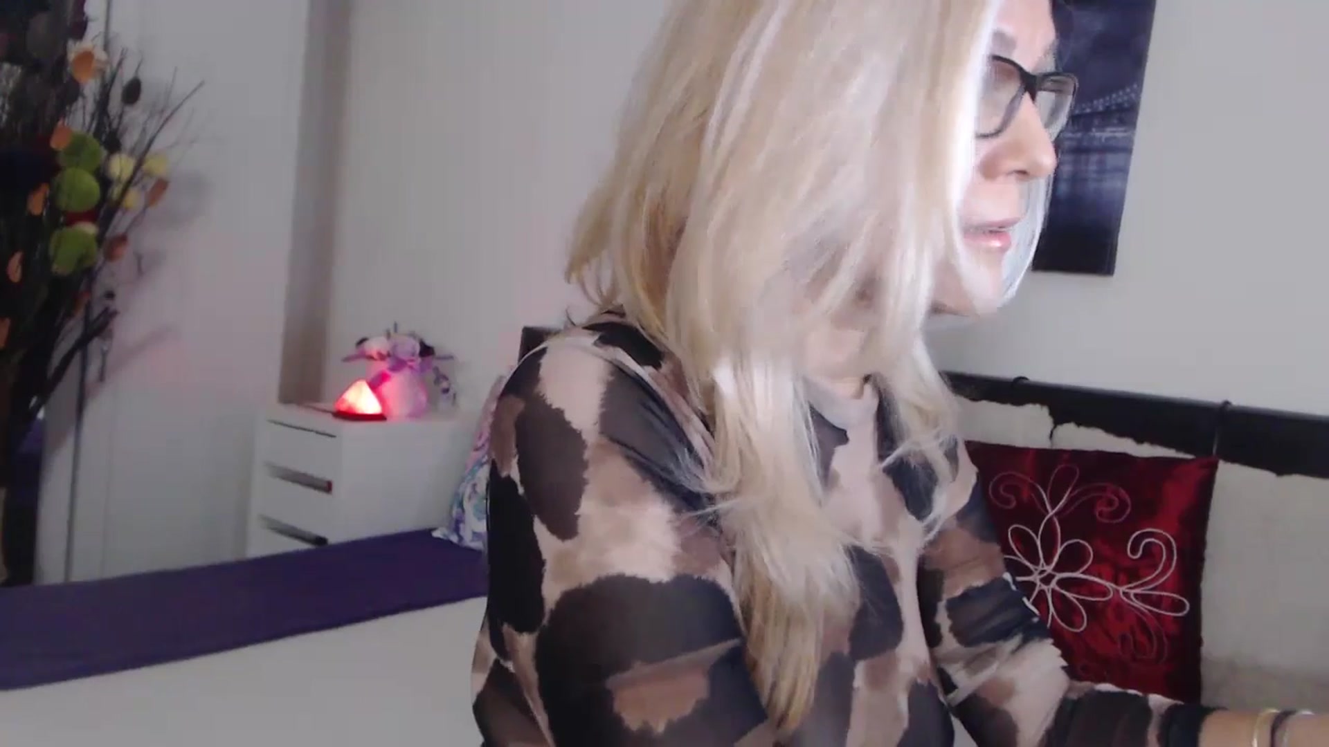 Gallery image thumbnail from Reeya71's myfreecams stream on, 12/17/2024, 01:21 image 4 of 20