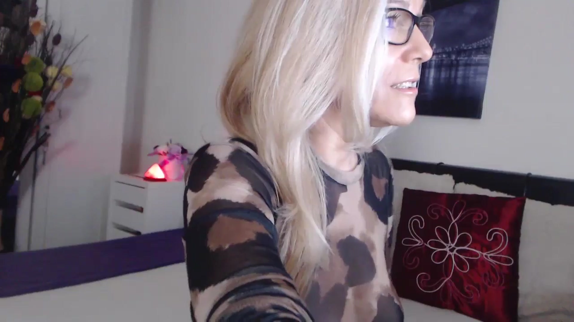 Gallery image thumbnail from Reeya71's myfreecams stream on, 12/17/2024, 01:21 image 17 of 20