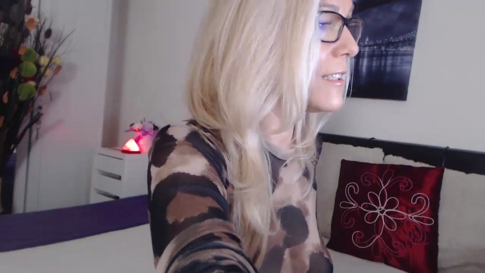 Gallery image thumbnail from Reeya71's myfreecams stream on, 12/17/2024, 01:21 image 14 of 20