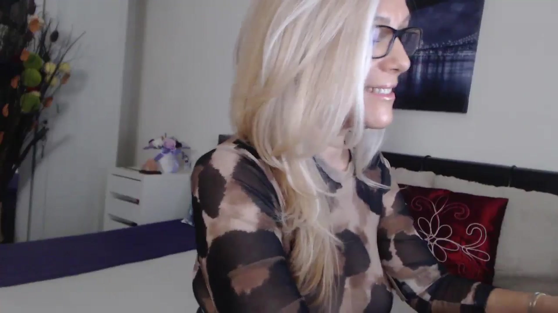 Gallery image thumbnail from Reeya71's myfreecams stream on, 12/17/2024, 02:59 image 16 of 20