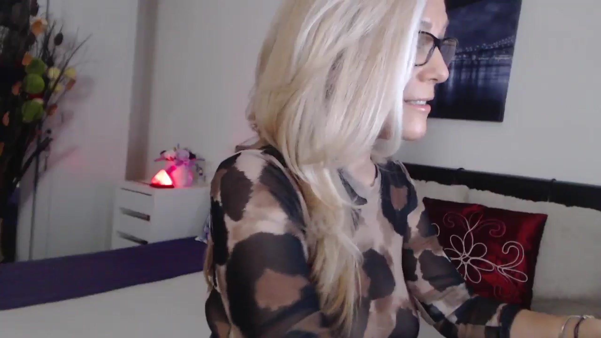 Gallery image thumbnail from Reeya71's myfreecams stream on, 12/17/2024, 02:59 image 14 of 20