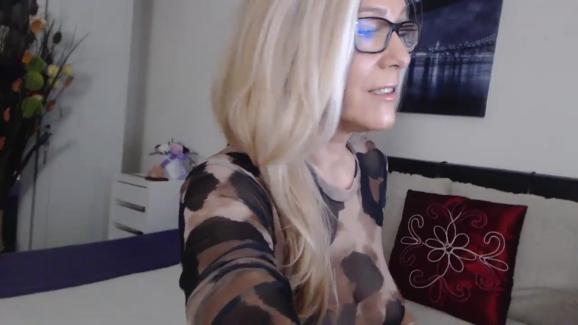 Gallery image thumbnail from Reeya71's myfreecams stream on, 12/17/2024, 02:59 image 3 of 20
