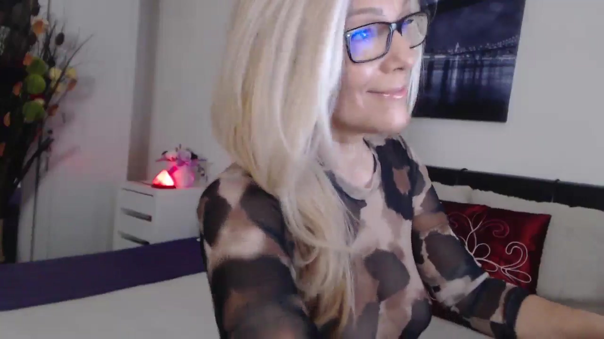 Gallery image thumbnail from Reeya71's myfreecams stream on, 12/17/2024, 02:59 image 6 of 20