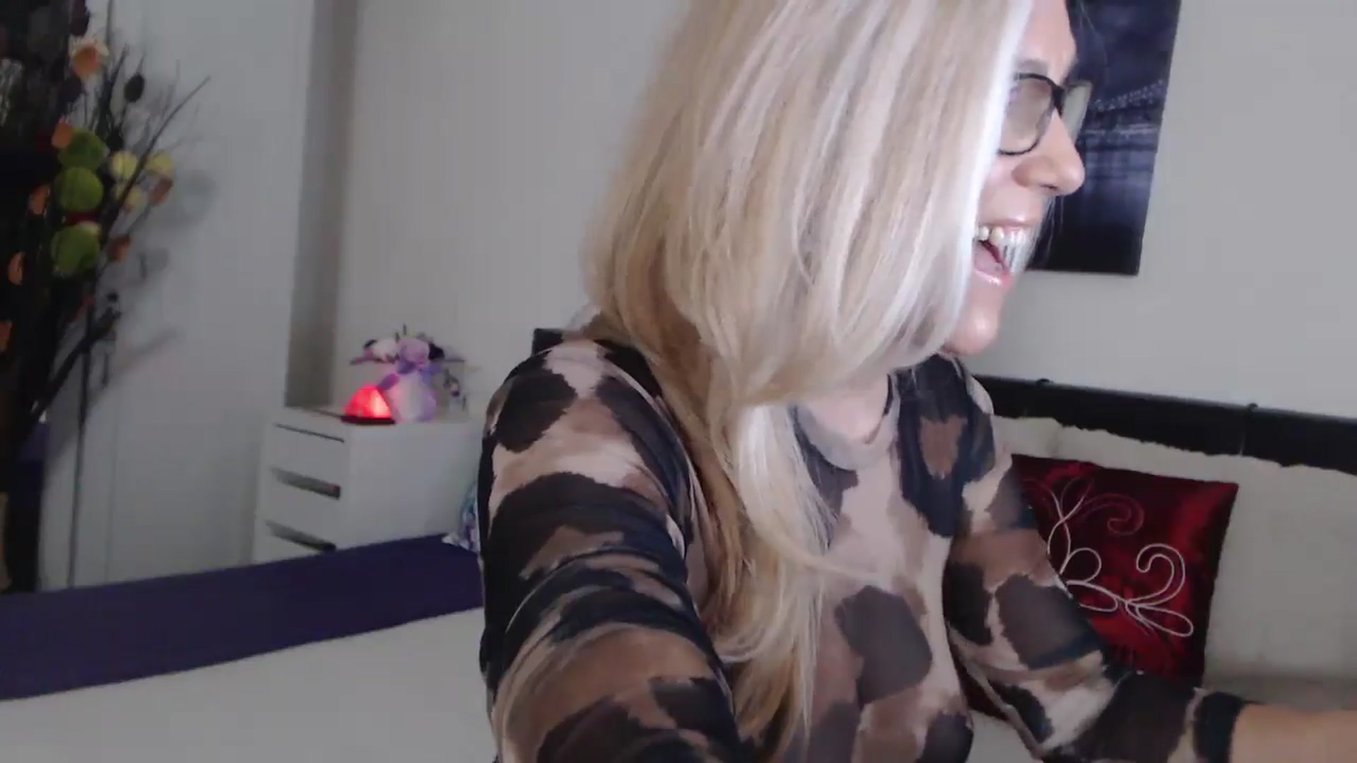 Gallery image thumbnail from Reeya71's myfreecams stream on, 12/17/2024, 02:59 image 9 of 20