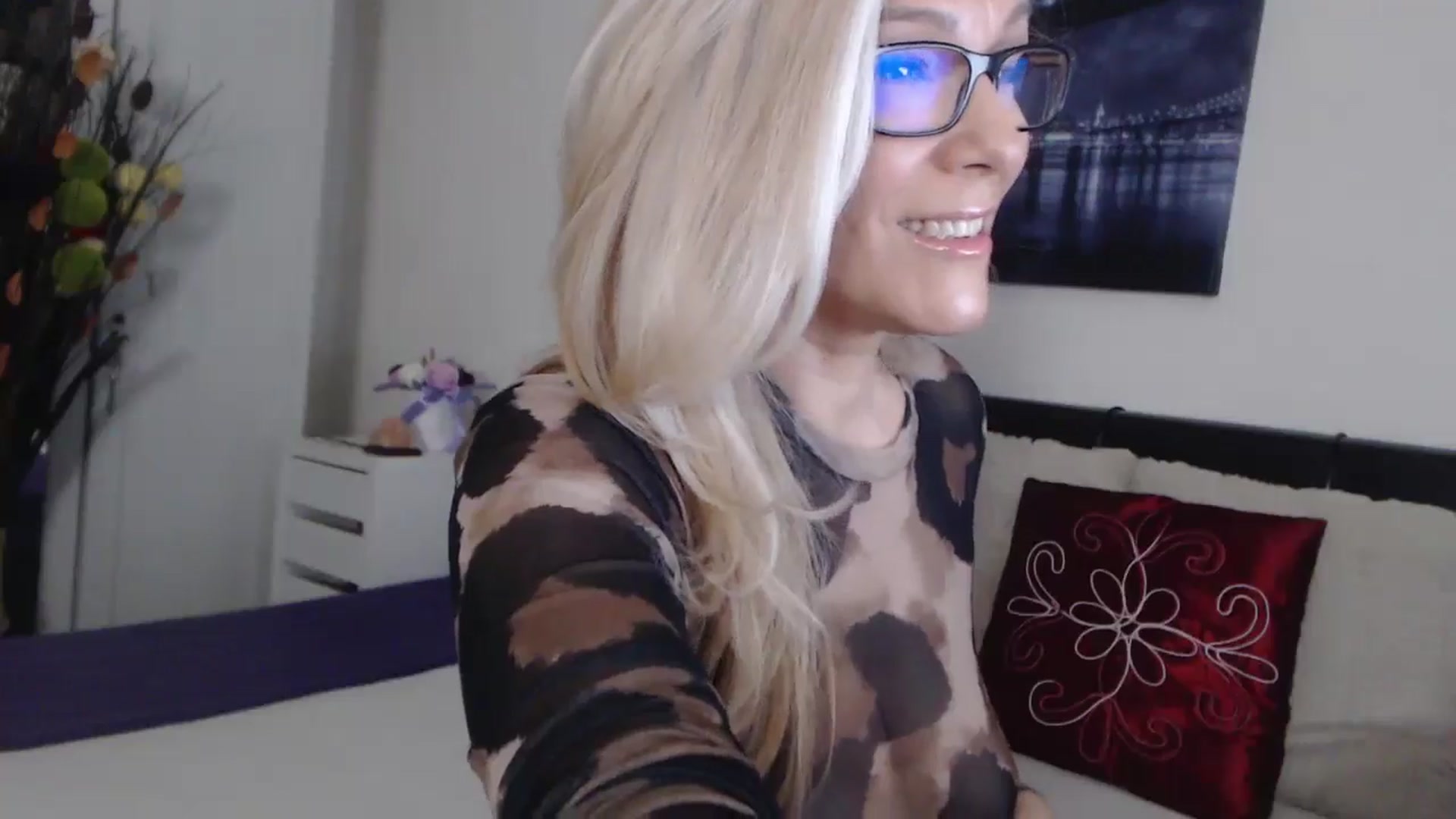 Gallery image thumbnail from Reeya71's myfreecams stream on, 12/17/2024, 02:59 image 12 of 20