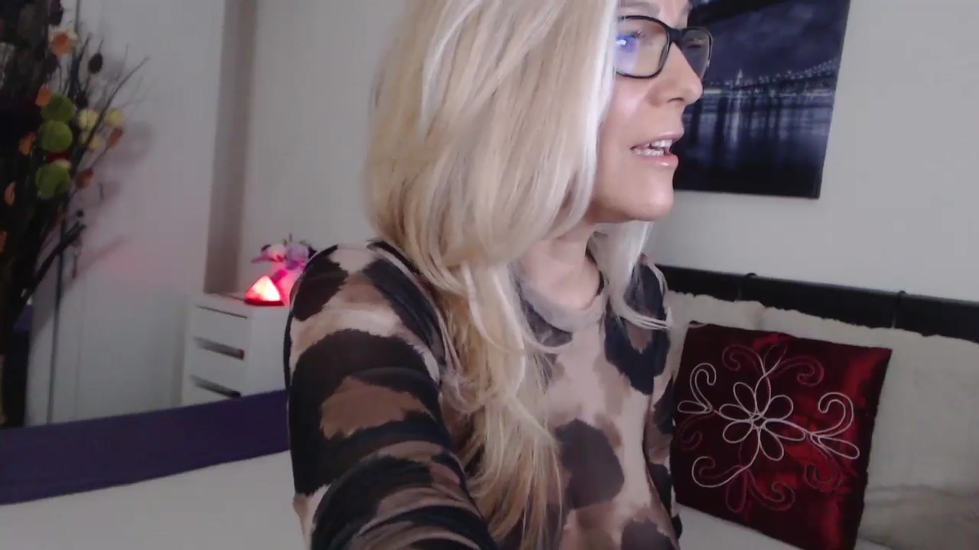Gallery image thumbnail from Reeya71's myfreecams stream on, 12/17/2024, 02:59 image 15 of 20