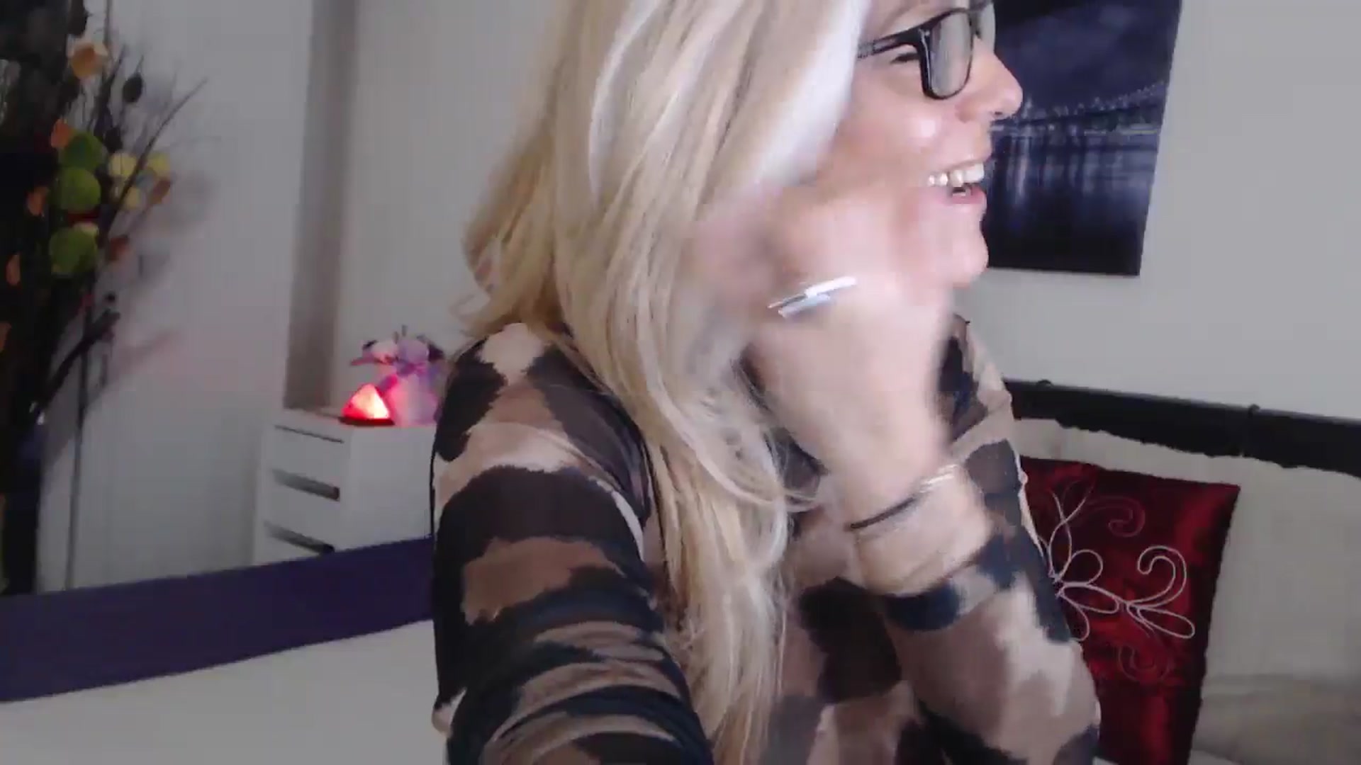 Gallery image thumbnail from Reeya71's myfreecams stream on, 12/17/2024, 02:59 image 11 of 20
