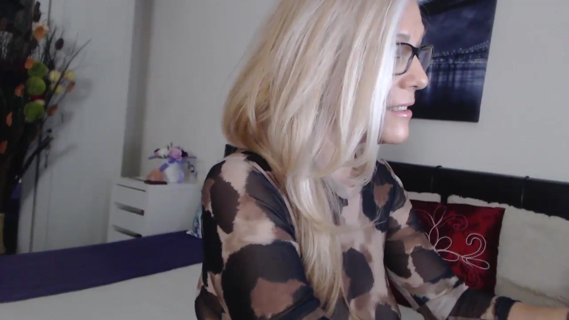 Gallery image thumbnail from Reeya71's myfreecams stream on, 12/17/2024, 04:19 image 6 of 20