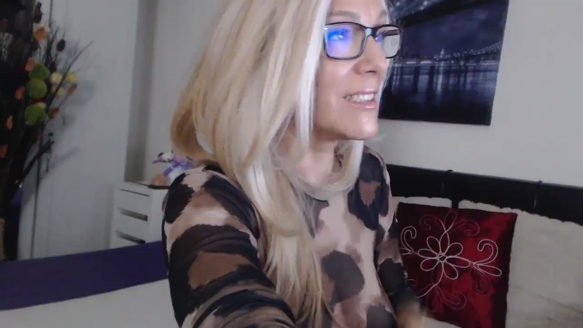 Gallery image thumbnail from Reeya71's myfreecams stream on, 12/17/2024, 04:19 image 8 of 20