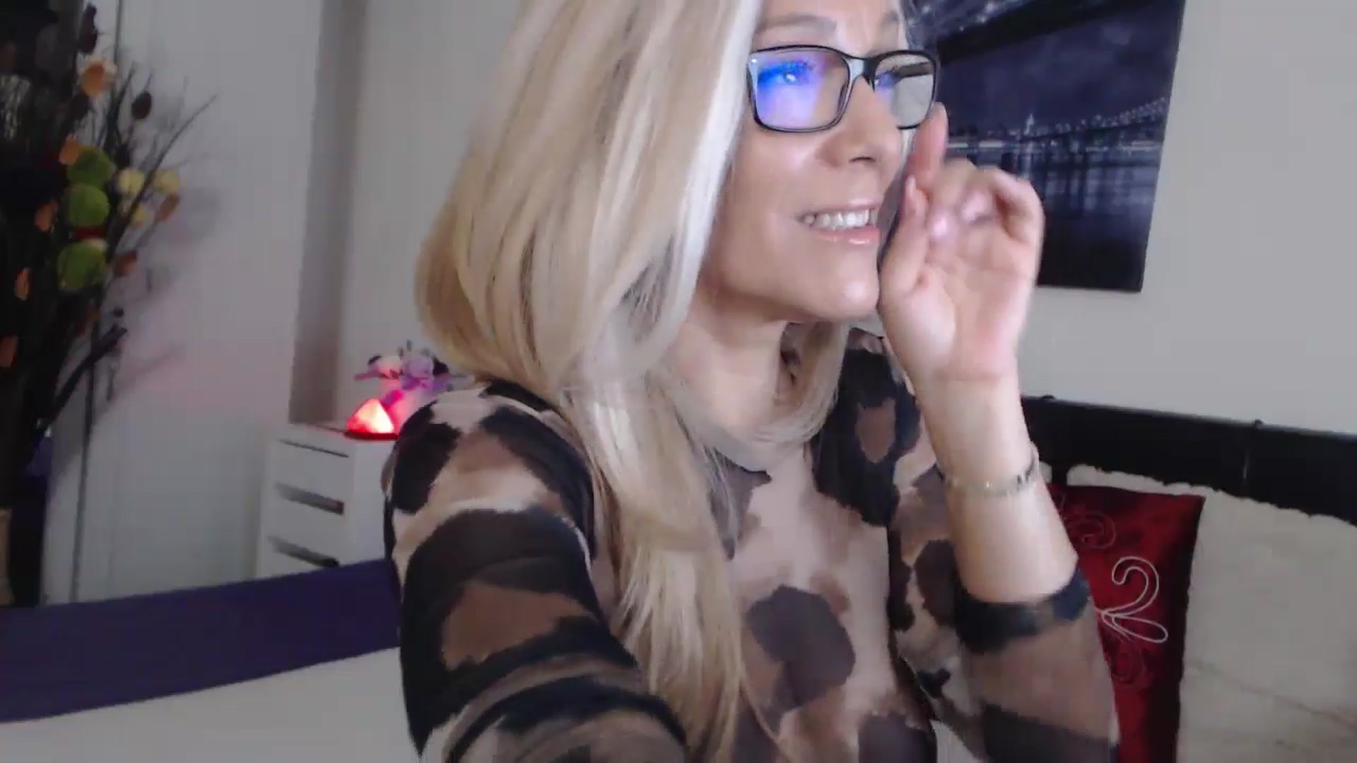 Gallery image thumbnail from Reeya71's myfreecams stream on, 12/17/2024, 04:19 image 7 of 20