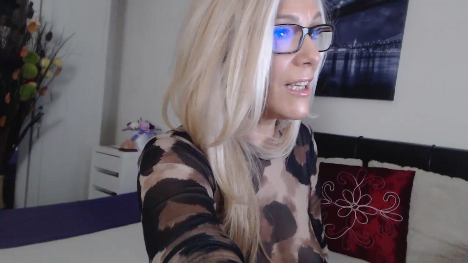 Gallery image thumbnail from Reeya71's myfreecams stream on, 12/17/2024, 04:19 image 11 of 20
