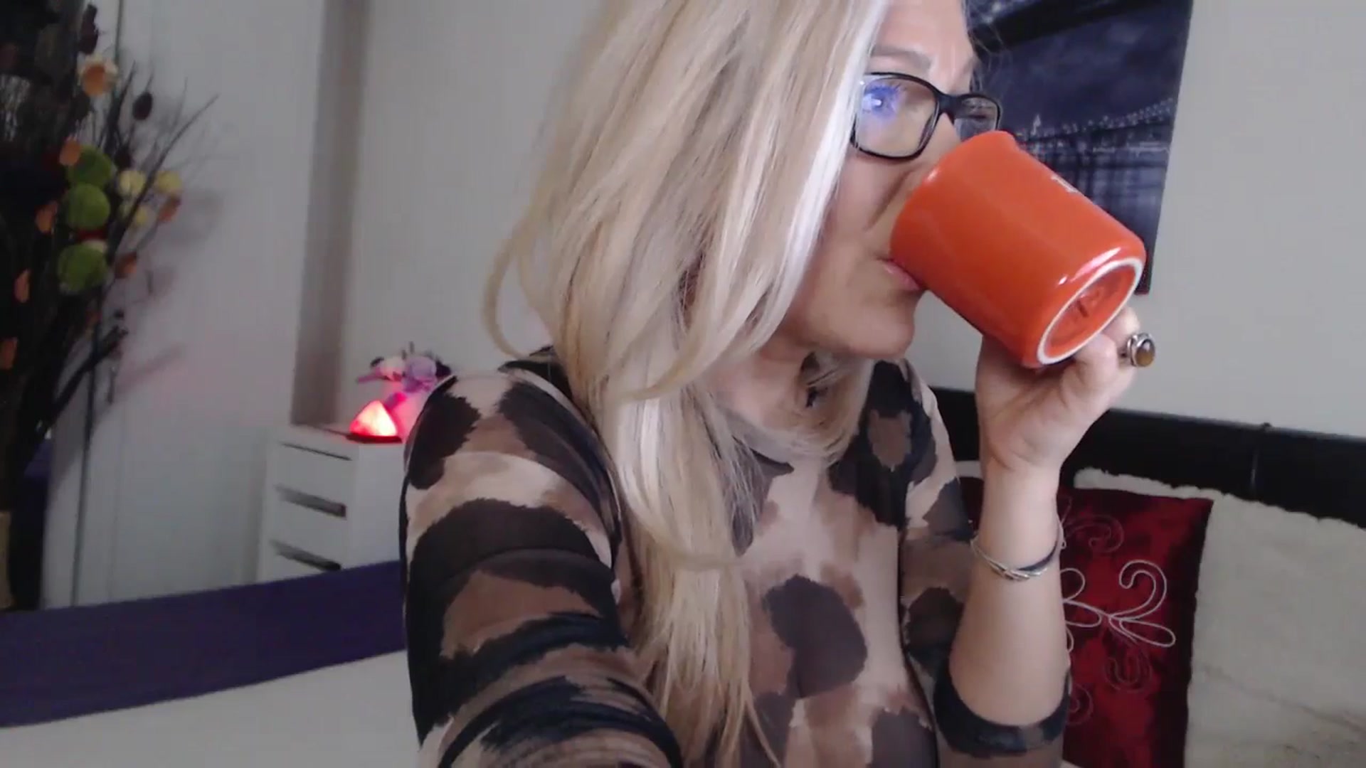 Gallery image thumbnail from Reeya71's myfreecams stream on, 12/17/2024, 04:19 image 12 of 20