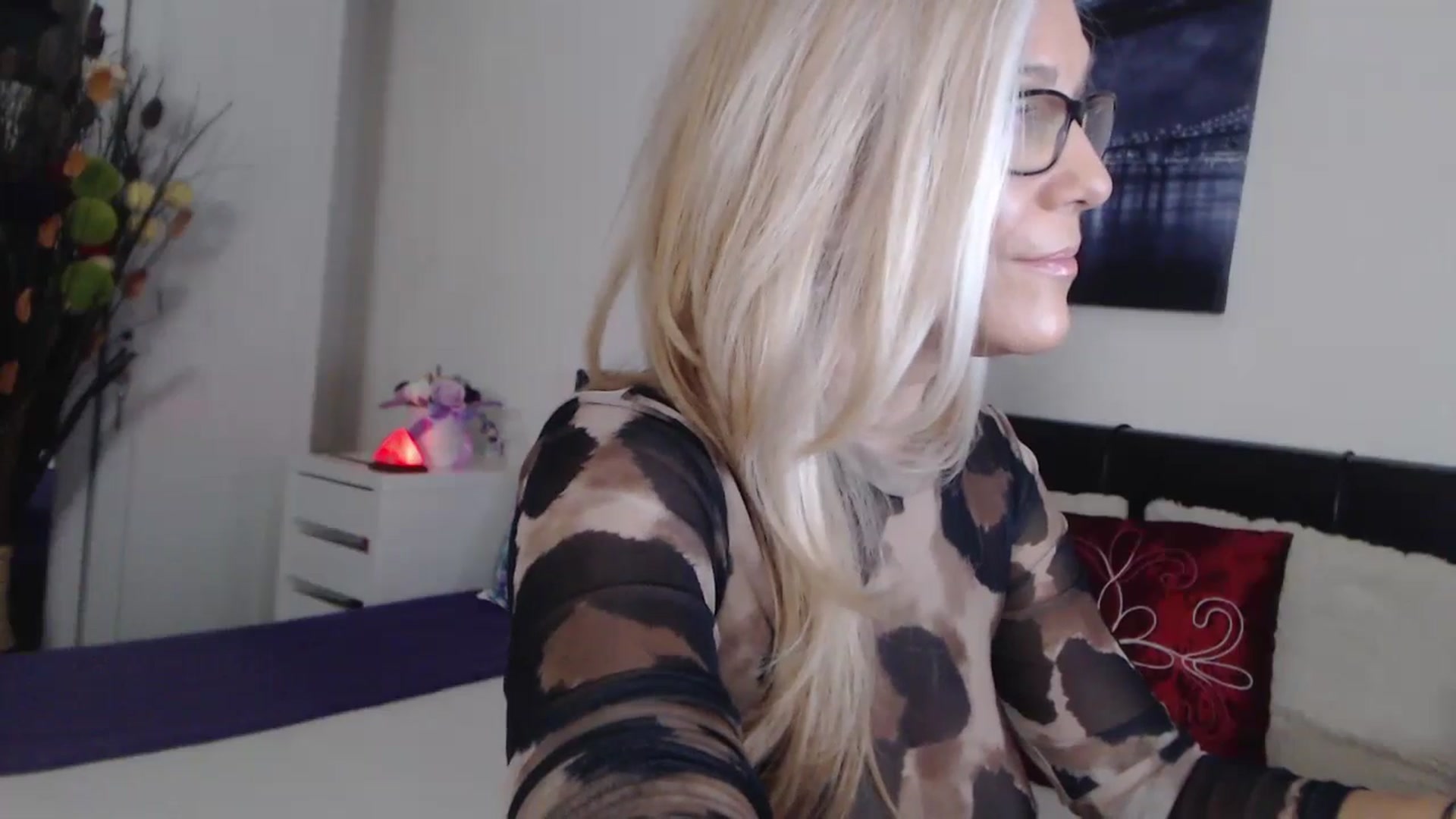 Gallery image thumbnail from Reeya71's myfreecams stream on, 12/17/2024, 04:19 image 9 of 20