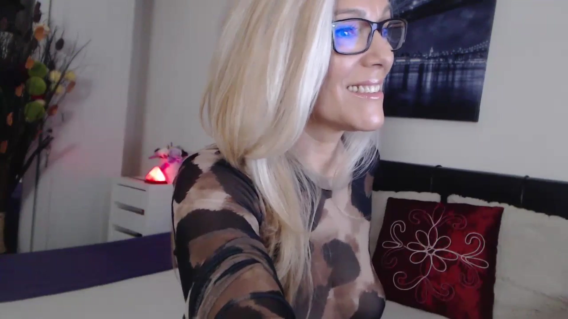 Gallery image thumbnail from Reeya71's myfreecams stream on, 12/17/2024, 04:19 image 18 of 20